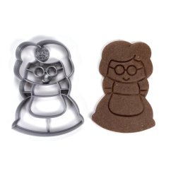 Babička v šatech se zástěrkou vykrajovátko/formička