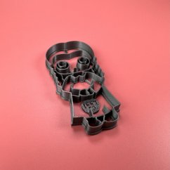 Středa - černovlasá copatá dívka vykrajovátko/formička