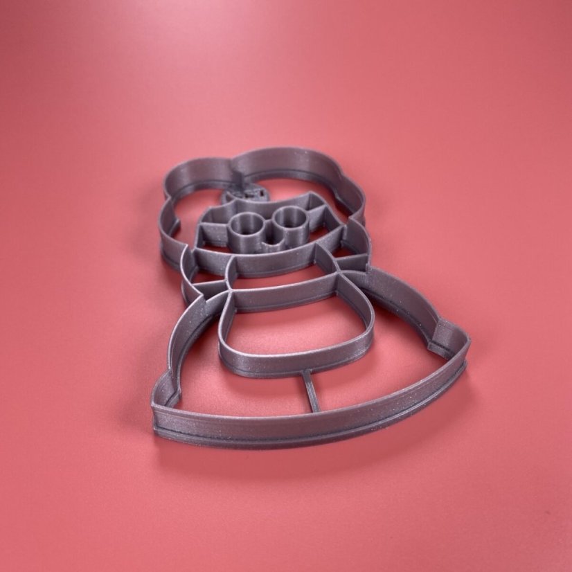 Babička v šatech se zástěrkou vykrajovátko/formička