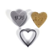 Valentínska pečiatka s vykrajovačkou v tvare srdca s nápisom I♥U