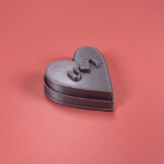 Valentínska pečiatka s vykrajovačkou v tvare srdca s nápisom I♥U